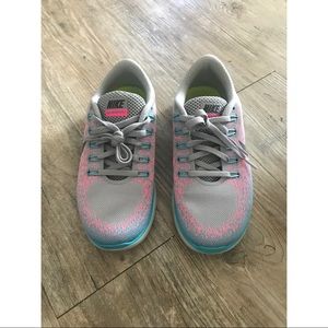 Nike Free Run Tennis Shoes